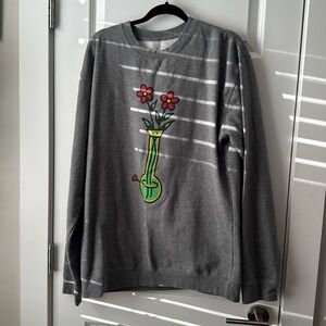 Men’s Gray Crewneck Sweatshirt w/ “flower vase” Graphic  Devil & leaf on back XL